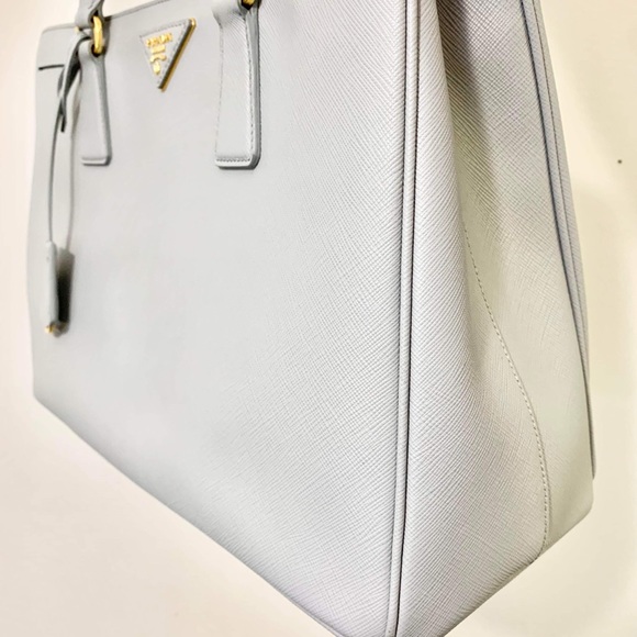 🌺 PRADA Saffiano 🌺 - Picture 6 of 10